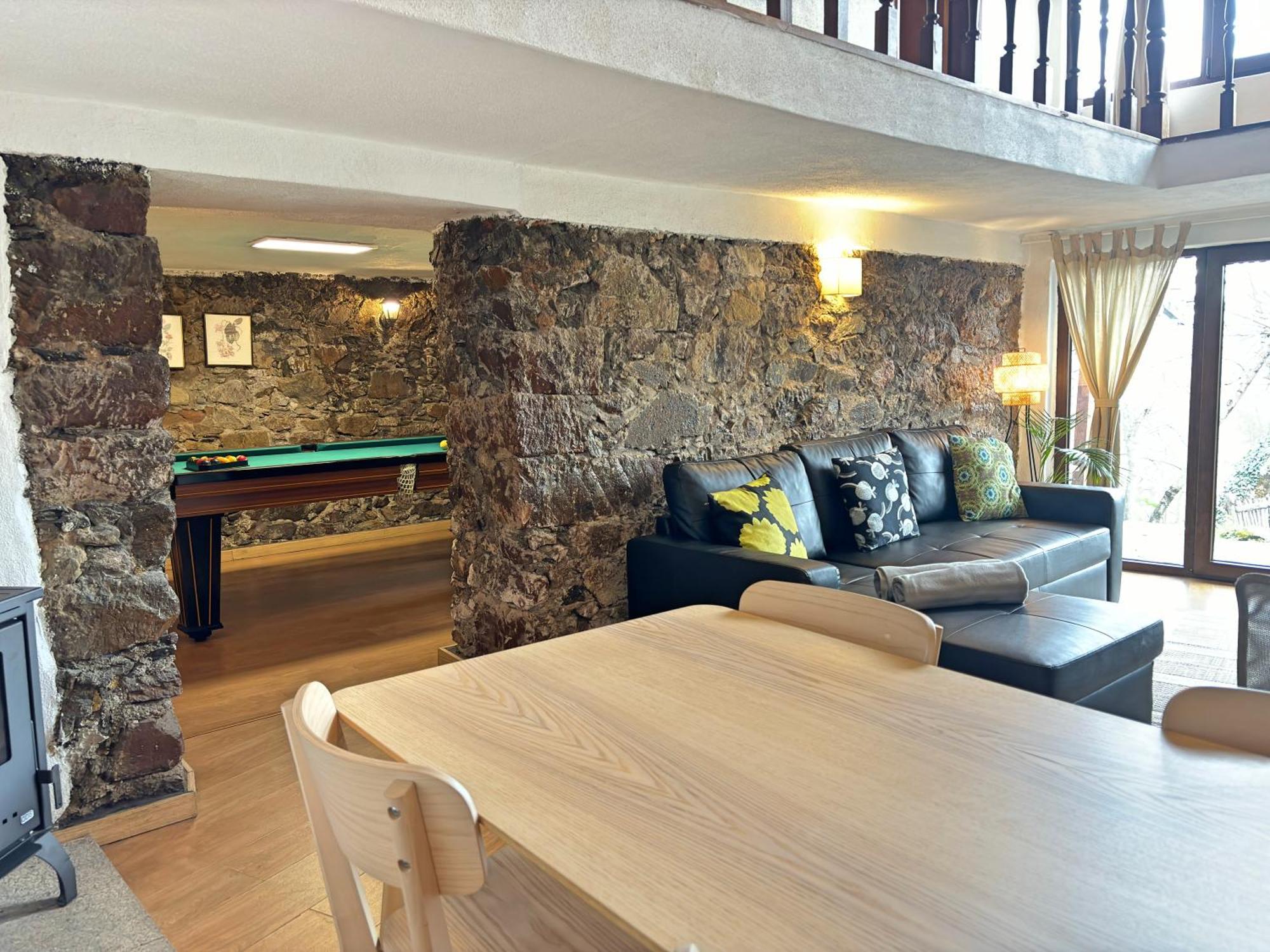 Retiro De - 200 M2 Villa Gondramaz